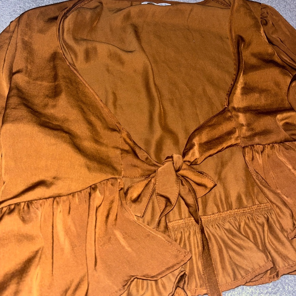 Rust colored tie front top - Picture 3 of 4